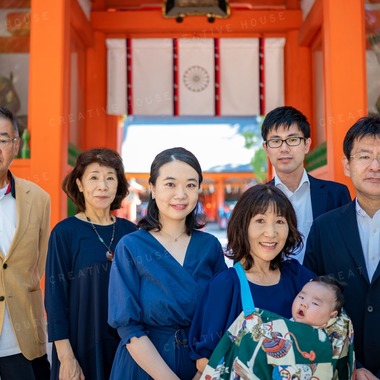CREATIVE HOUSEが出張撮影した「お宮参り」の家族写真