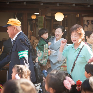 藤原和彦が撮影した「活気あふれる柴又帝釈天」の写真