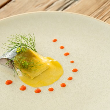 uno e creative act.が撮影した「素材にこだわるレストランのウェディングコース料理」の写真