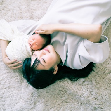 結×繋photoが撮影した「ニューボーンフォト」の写真