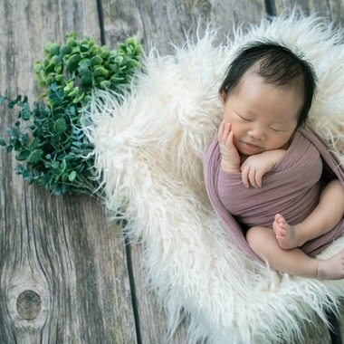 結×繋photoが撮影した「ニューボーンフォト」の写真