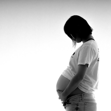 スタジオ　まるが撮影した「スタジオにてマタニティフォト」の写真