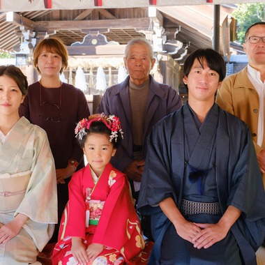 高夏写真店が出張撮影した「七五三の撮影」の家族写真