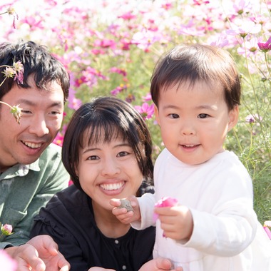 福永写真事務所が撮影した「家族写真（コスモス畑）」の写真