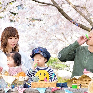 Design studio lumière（井上 敦仁）が撮影した「みんなでお花見」の写真