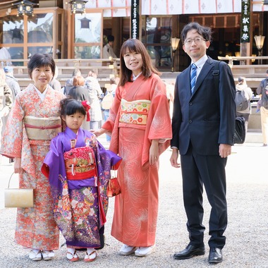 高夏写真店が出張撮影した「七五三の撮影」の家族写真