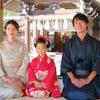 高夏写真店が出張撮影した「七五三の撮影」の家族写真