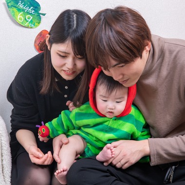 岩坪眞一郎が出張撮影した「誕生日記念撮影」の家族写真