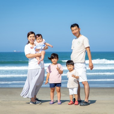 高橋 千尋が出張撮影した「海」の家族写真