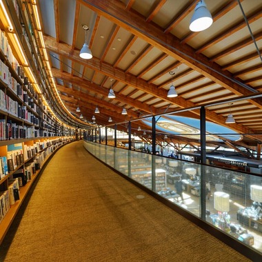 鶴原元気が撮影した「蔦屋書店　武雄市図書館」の写真