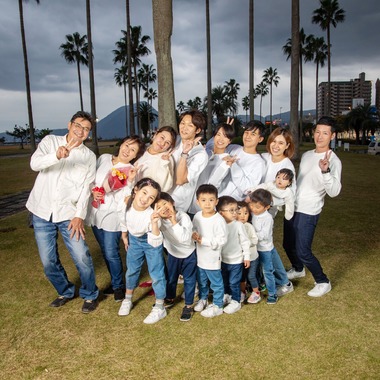 岩坪眞一郎が出張撮影した「還暦祝い家族写真」の家族写真