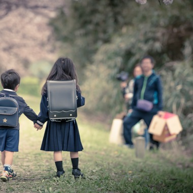 カウズが撮影した「入学式」の写真
