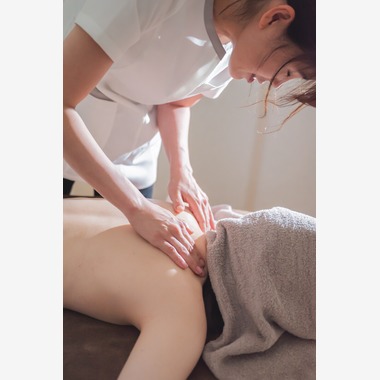 出張撮影 中村まみこが撮影した「プライベートサロン施術風景＠大垣」の写真