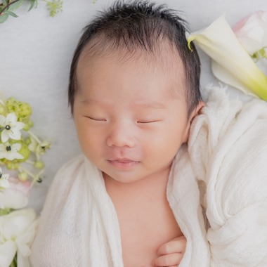 村井 智久が撮影した「ニューボーンフォト」の写真