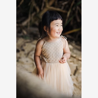 ポートレート沖縄が出張撮影した「天真爛漫な女の子３歳の誕生日」の家族写真