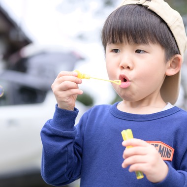 大塚由充が撮影した「屋外バーベキューで楽しむ子供たち風景」の写真