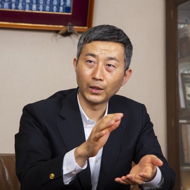 伊東昌信が撮影した「インタビュー　ポートレート」の写真