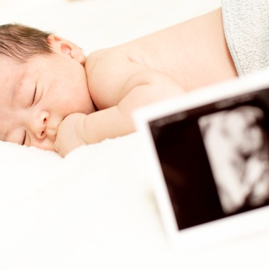 ゾクが出張撮影した「ニューボーンフォト」の家族写真