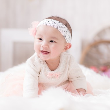 CREATIVE HOUSEが出張撮影した「ハーフバースデー」の家族写真