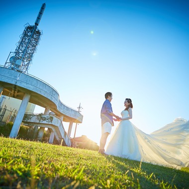 STELLA_ART OFFICEが撮影した「丘の上のふたり」のウェディングフォト