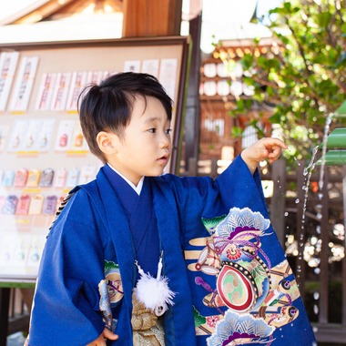 Photobirdが撮影した「七五三の記念撮影、神社にて」の写真