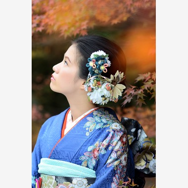 Design studio lumière（井上 敦仁）が撮影した「藤と紅葉の成人式」の写真
