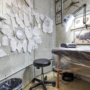 山内　信弥が撮影した「ブリティッシュパブ、タトゥースタジオ」の写真