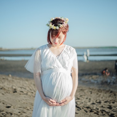 玉城　肇が出張撮影した「ビーチでもマタニティフォト」の家族写真