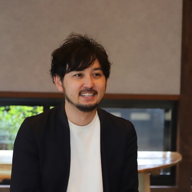 谷口廉が撮影した「インタビュー風景」の写真