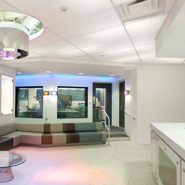 富岡敦が撮影した「ニューヨーク　ラジオ局　撮影」の写真