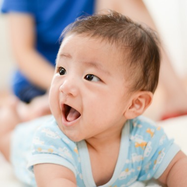 Sara Photo Worksが出張撮影した「7か月」の家族写真