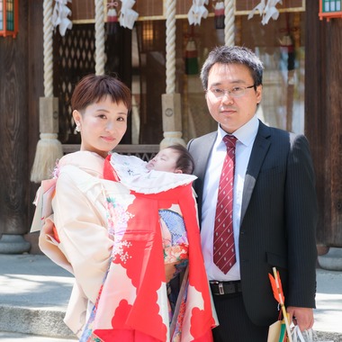 高夏写真店が出張撮影した「お宮参りの撮影」の家族写真