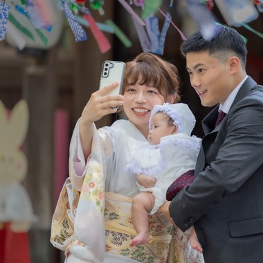 梅田　紫邑が撮影した「家族でお祝いするお宮参り」の写真