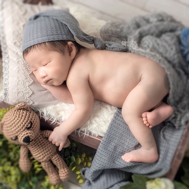 AXiS Photo Servise 藤井靖史が出張撮影した「ニューボーンフォト」の家族写真