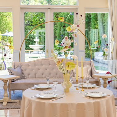 Photo taken by UCHIUMI Toshihiko. - Reception venue flower arrangements