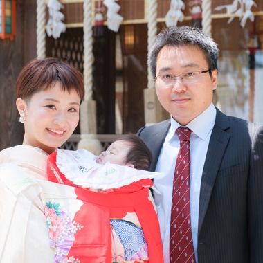 高夏写真店が出張撮影した「お宮参りの撮影」の家族写真