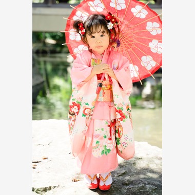 富岡 そよぎが出張撮影した「庭園での七五三撮影」の家族写真