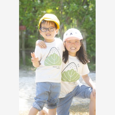 たきざわ めぐみが出張撮影した「公園にて」の家族写真