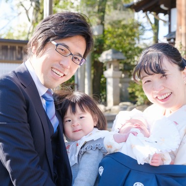 高夏写真店が出張撮影した「お宮参りの撮影」の家族写真