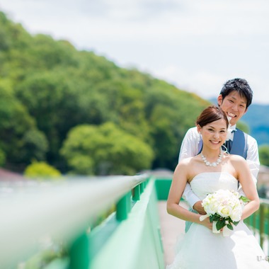 U-CONCENT (香川裕貴)が撮影した「ドレスロケーション前撮り宝ヶ池・賀茂社賀茂川」のウェディングフォト