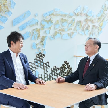 SHO HASEGAWAが撮影した「大阪大学教授・アース製薬社長対談インタビュー」の写真