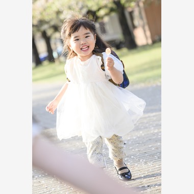 photoYoshitakeが出張撮影した「公園にて」の家族写真