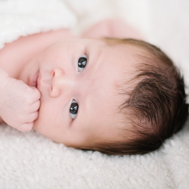 アトリエ　エピカ/清水　一哉が撮影した「ニューボーンフォト」の写真