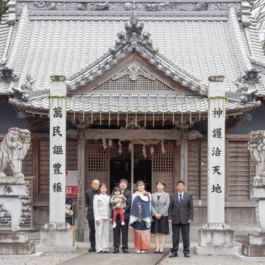 梅田　紫邑が撮影した「家族でお祝いするお宮参り」の写真