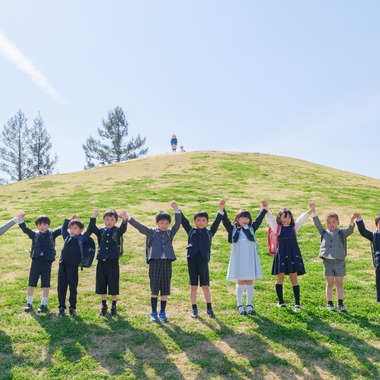 高夏写真店が出張撮影した「入学記念の写真撮影」の家族写真