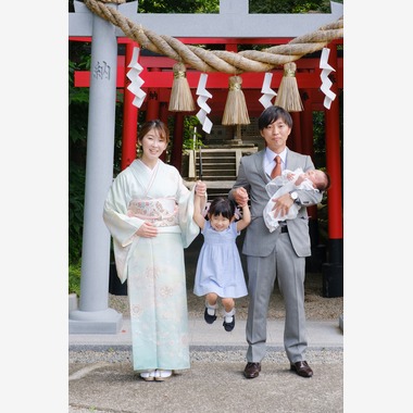 高夏写真店が出張撮影した「お宮参りの撮影」の家族写真