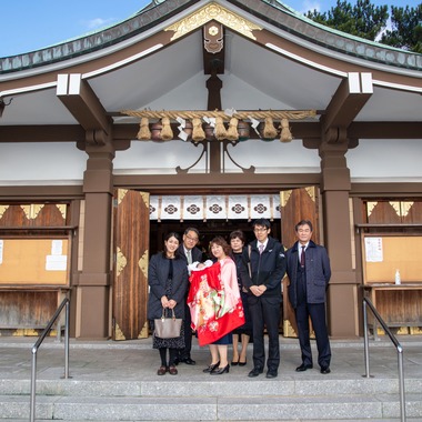 岩坪眞一郎が出張撮影した「初宮参り」の家族写真