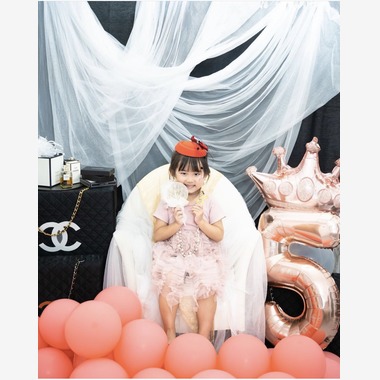 iolis photo&decorationが出張撮影した「名古屋市内出張、国際会議場、百貨店、ビーチ、公園などのロケにも対応致します」の家族写真