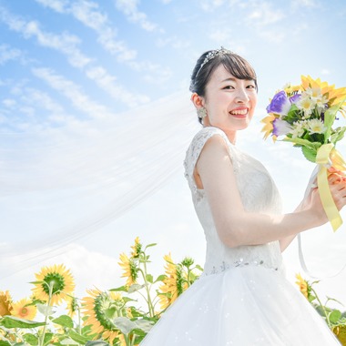 Photo taken by DESIGN STUDIO EE - Hokkaido Sun flower wedding photo