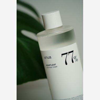 日下翔太郎が撮影した「屋内でのスキンケア商品の撮影」の写真